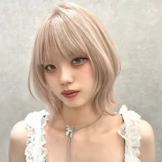 ショート カラー Lond Le'a /ハイトーンカラーのヘアスタイル