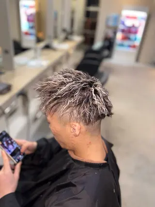 ショート カラー パーマ メンズ 東 凱斗のヘアスタイル