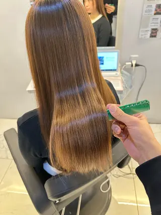 セミロング 韓国ヘア特化 前髪クロスパーマのヘアスタイル