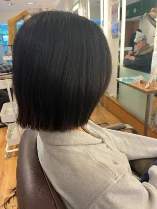 ショート ハイトーン/ダブルカ ラー/ボブカットのヘアスタイル