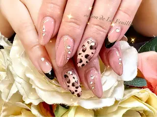 ミディアム サロンドラフィーユ LAFEUILLEのネイルデザイン