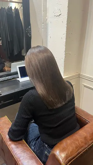 セミロング カラー hair & fashion shiomi H所属・オガワ アヤナのヘアスタイル