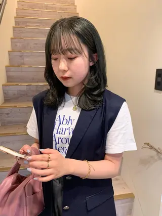 ミディアム 落合希 Olivebeigeのヘアスタイル