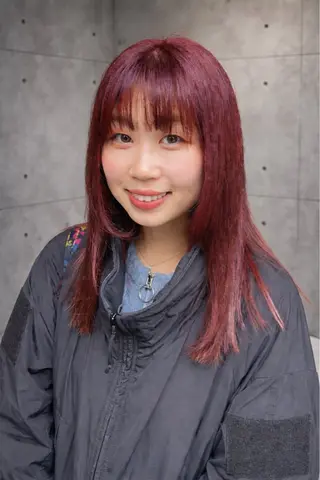 ミディアム カラー 小山 莉沙のヘアスタイル