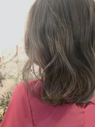 ミディアム カラー EMANON天神所属・Hitomi Ezakiのヘアスタイル