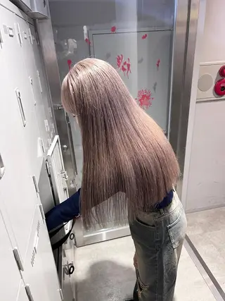 カラー ベージュ／ブラウン/ ナチュラルレイヤーのヘアスタイル