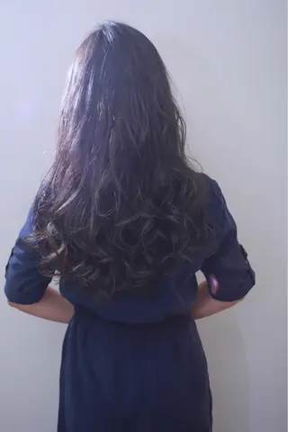 ロング 伊藤 裕貴のヘアスタイル