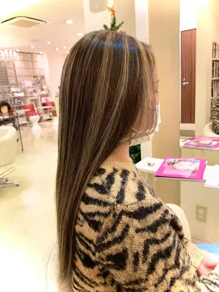 カラー 大西 七海のヘアスタイル