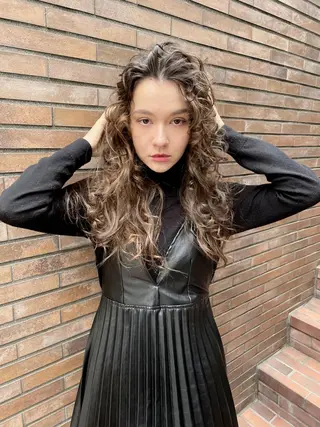 ロング 🌼U24 ヘアデザインラボのヘアスタイル