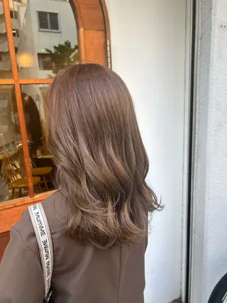 セミロング カラー あずま みゆのヘアスタイル
