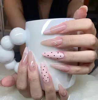 ネイル 高木 維麗絲のネイルデザイン