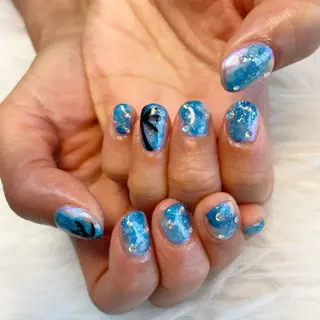 ネイル ゴテゴテ💙ワンホン リオナのネイルデザイン