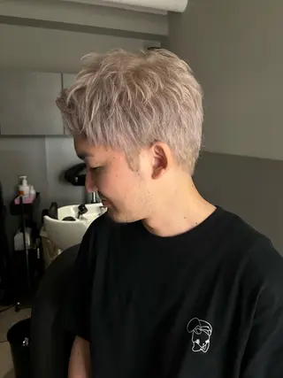 ショート メンズ ハイトーン/ ボブ 中村麟のヘアスタイル