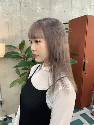 ミディアム ボブ/ハイトーン YUIのヘアスタイル