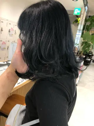 ミディアム カラー レイヤー/顔まわり カット/地毛風カラーのヘアスタイル