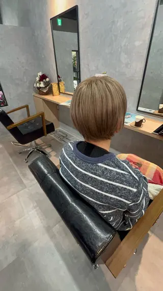 ショート motoトップカラー リスト/ブリーチカラのヘアスタイル