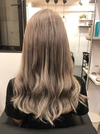 セミロング LANI OOSAKAのヘアスタイル