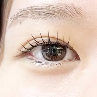 マツエク・マツパ 伊藤 茉椰のヘアスタイル