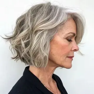 ミディアム カラー 似合わせカット/ 個性派🩶LANAのヘアスタイル