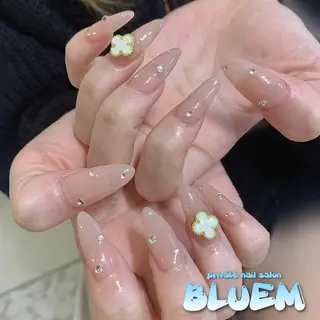 ネイル BLUEM なな🐶のネイルデザイン