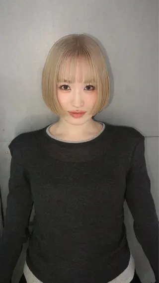 ショート カラー DOULAQ所属・AKO .のヘアスタイル