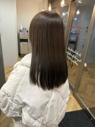 セミロング カラー 佐々木 ひなたのヘアスタイル