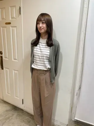 ミディアム カラー MIOベージュカラー 柔らかいカラーのヘアスタイル