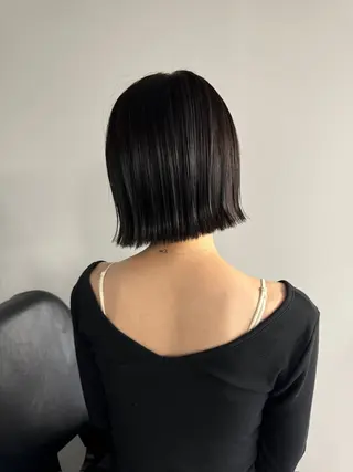 ショート カラー laff 新宿所属・切りっぱなしボブ レイヤー/縮毛矯正のヘアスタイル