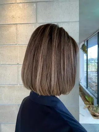 ミディアム 岡崎/髪質改善/ ハイトーン/鈴木進のヘアスタイル