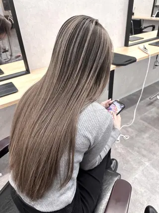 ロング ヘアアレンジ カラー ハイトーン カラーのヘアスタイル