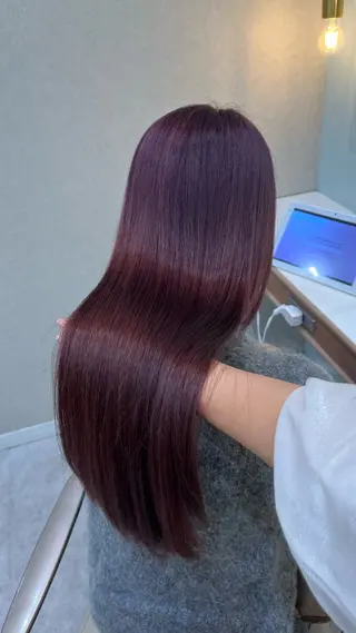 ロング カラー 𝑴𝑰𝑨🎀赤髪 /ピンク/髪質改善のヘアスタイル