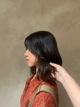 ミディアム effect横浜所属・切りっぱなしボブ/ 艶カラー/綾莉のヘアスタイル