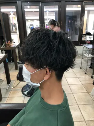 ミディアム パーマ メンズ カ レラのヘアスタイル