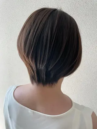 ショート カラー 沢田 瞳のヘアスタイル