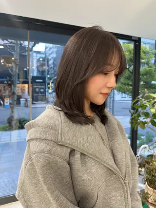 ミディアム M所属・ハイトーン/透け感 カラー🎀真香のヘアスタイル