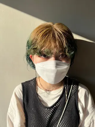 ショート カラー AIconic nagoya所属・縮毛矯正/ レイヤー/ミディアムのヘアスタイル