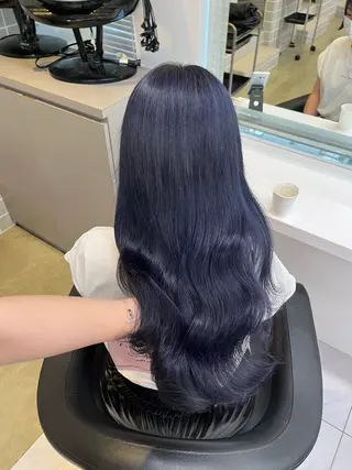 セミロング 寒色＆ブリーチ特化 寒色MiOのヘアスタイル