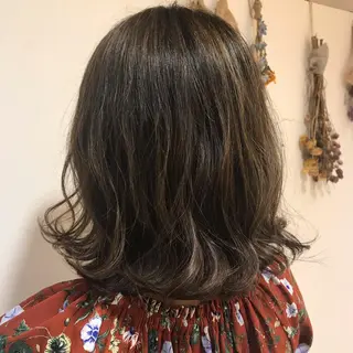 ミディアム 長井 麻帆のヘアスタイル