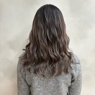 セミロング 白髪ぼかし/似合わせ 黒須　雄哉のヘアスタイル