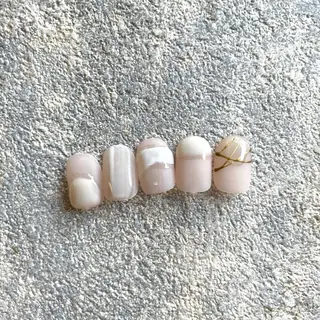 ネイル anyora nail salon所属・大人ワンホン キラキラ／Ayanoのネイルデザイン