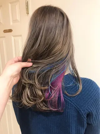 セミロング カラー MIOベージュカラー 柔らかいカラーのヘアスタイル