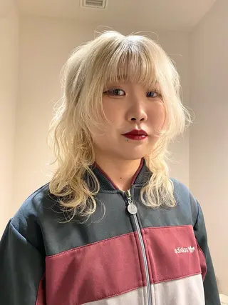 ミディアム カラー Hair & make Lamp所属・梅田のブリーチ特化 美容師KAI🥰のヘアスタイル