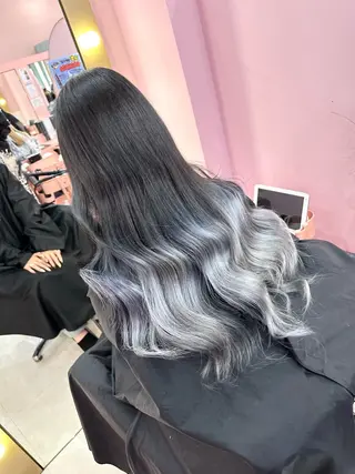 セミロング カラー ブリーチ人気No.1 MANATO🎨🌈のヘアスタイル