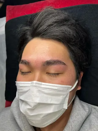 メンズ アイブロウ ELAINE ハリウッドブロウの眉毛・アイブロウイメージ