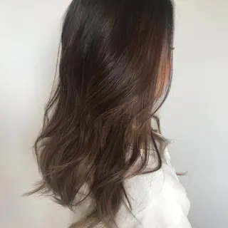 ロング カラー 【Uneユヌ】菊地 春那のヘアスタイル