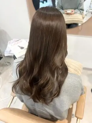 カラー 新田 しずくのヘアスタイル