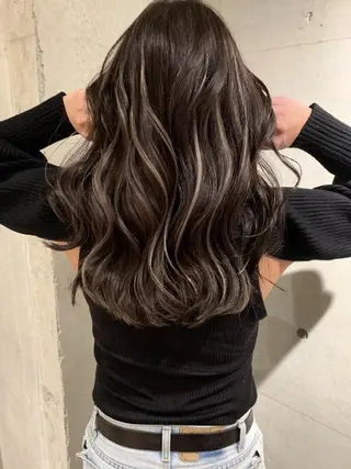 カラー ロング Blue高槻所属・ハイライト 透明感カラー松本のヘアスタイル