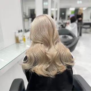 ロング 🌛ハイトーン/ ブロンド🩶MANAのヘアスタイル