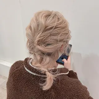 セミロング カラー ヘアアレンジ Mirai 🧸のヘアスタイル