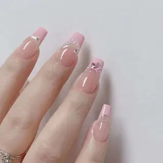 ネイル pink ladyサロン所属・べ にのネイルデザイン